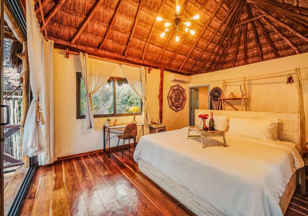 SUITE, GARDEN VIEW