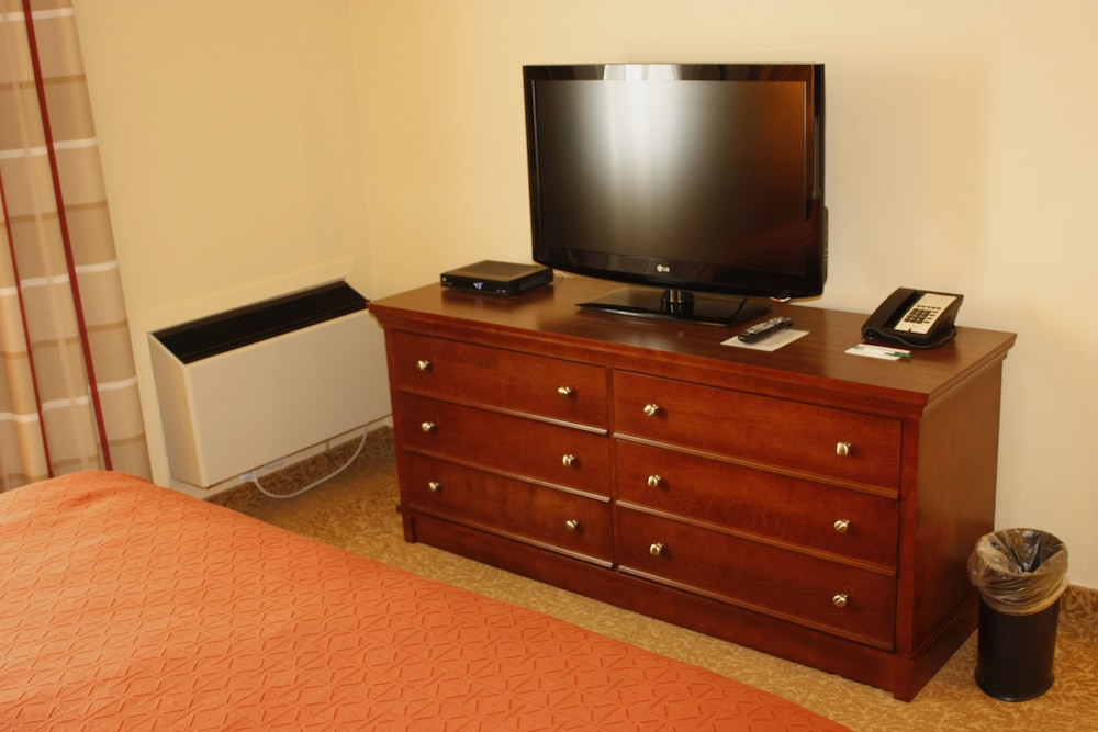 Travelodge Suites by Wyndham Regina / Eastgate Bay 62/71