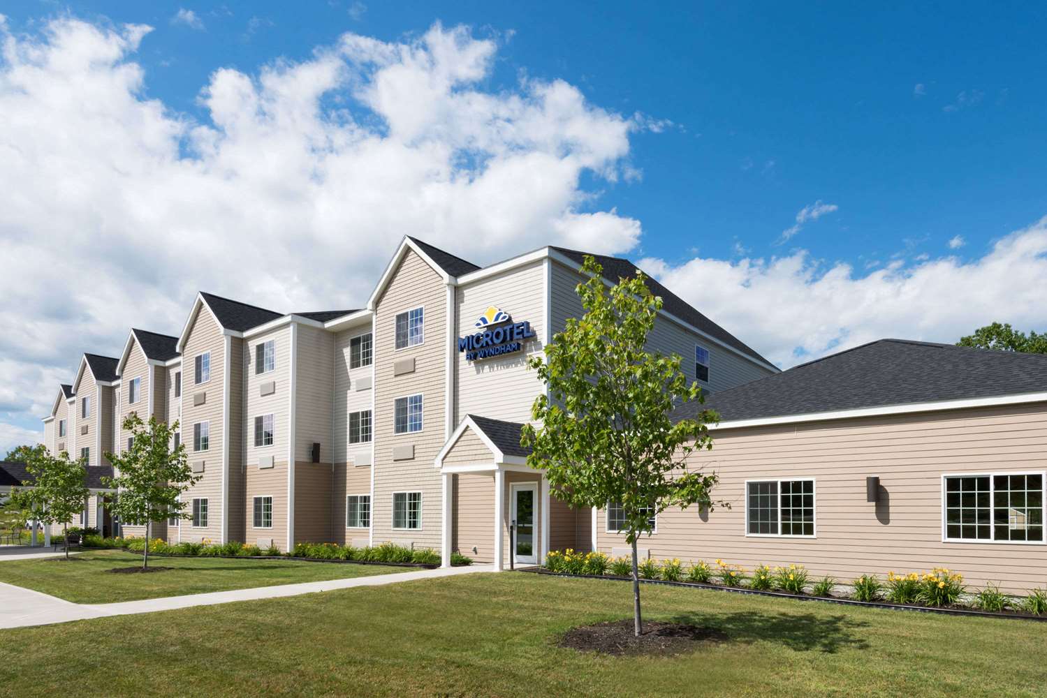 Microtel Inn & Suites By Wyndham Windham 38/41