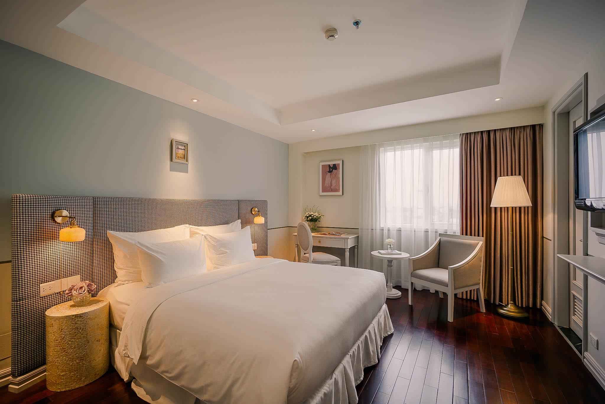 Chic, Queen Bed