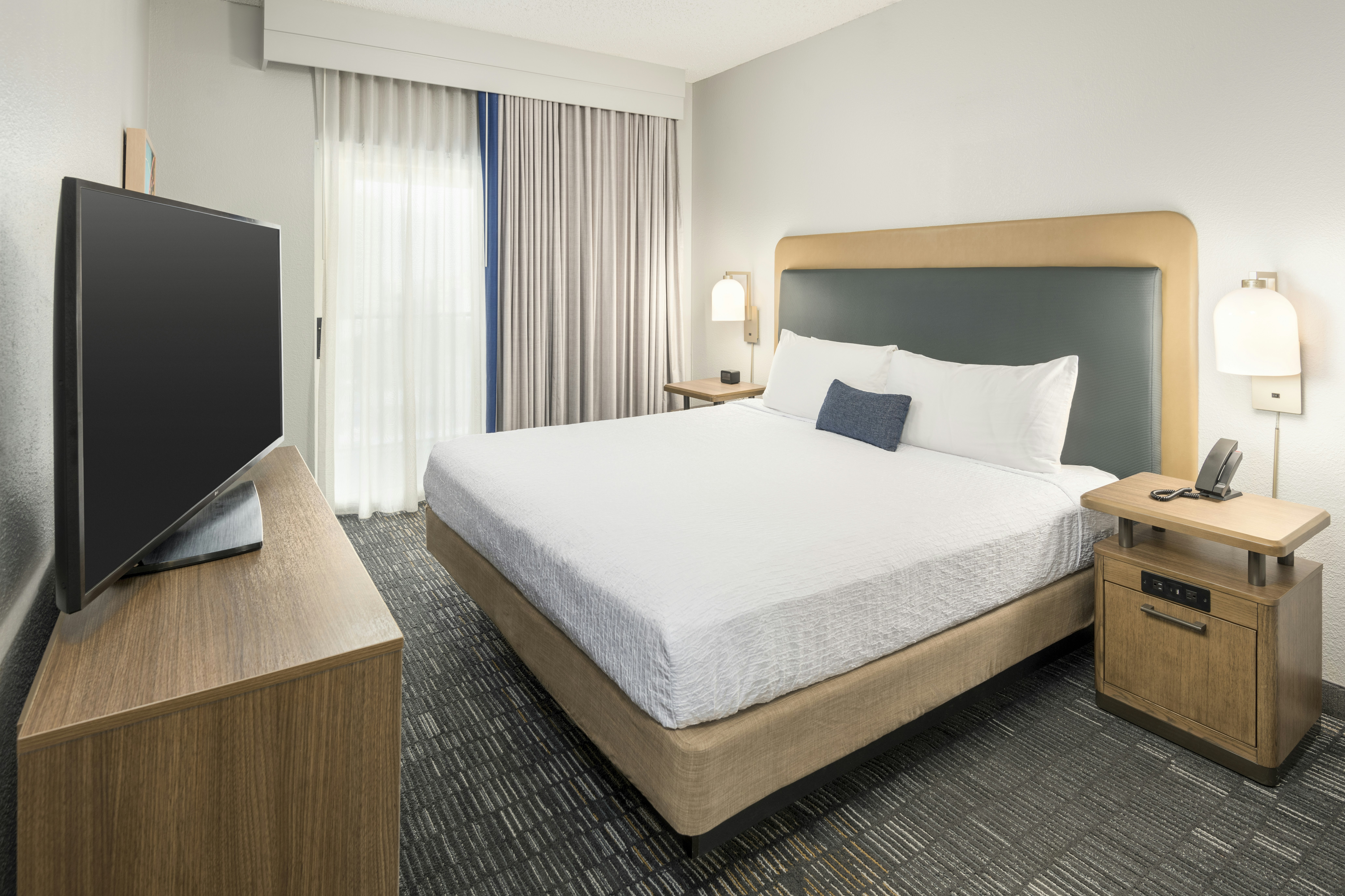 1 BEDROOM, SUITE, KING BED