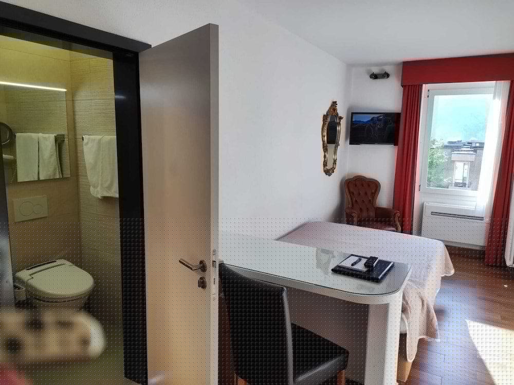 Hotel Campione 37/74