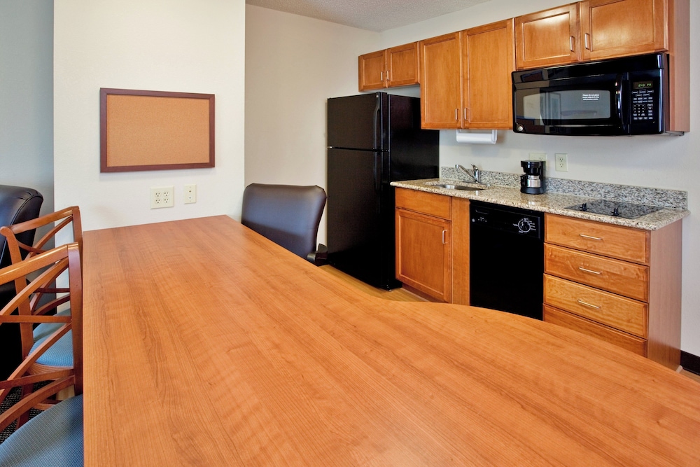 Candlewood Suites Colonial Heights Fort Lee 32/43