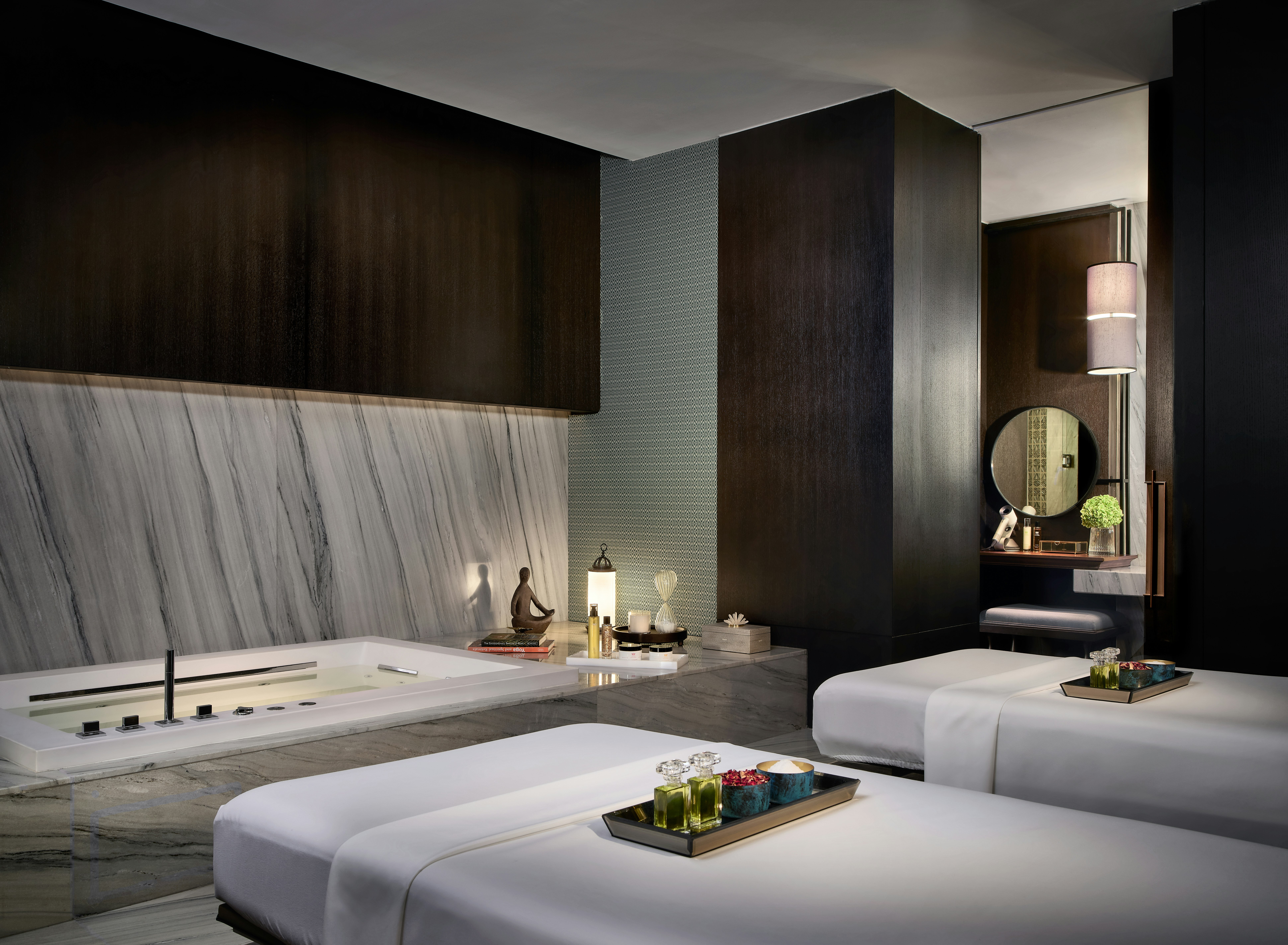 Rosewood Bangkok 28/84