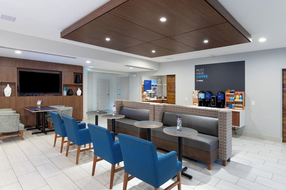 Holiday Inn Express Hotel Suites Dallas South Desoto 65/72