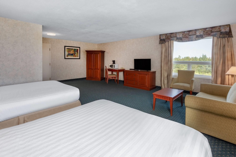 Travelodge by Wyndham Amherst 16/48