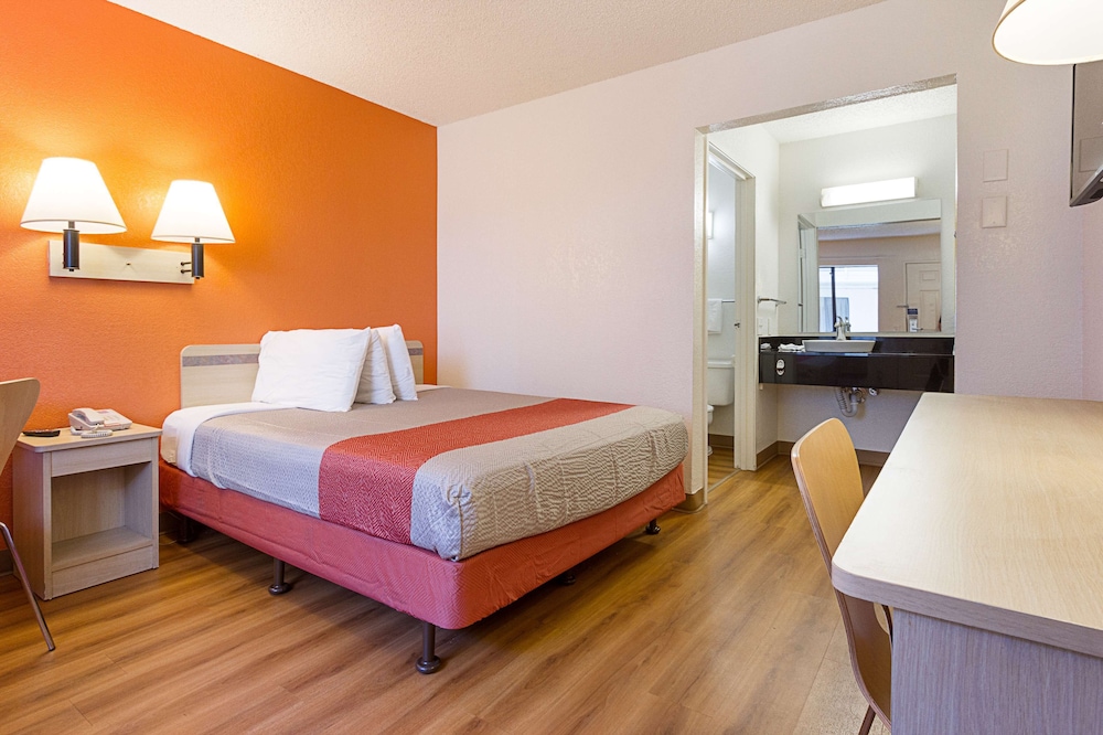 Motel6 Mesa, AZ - South 25/47