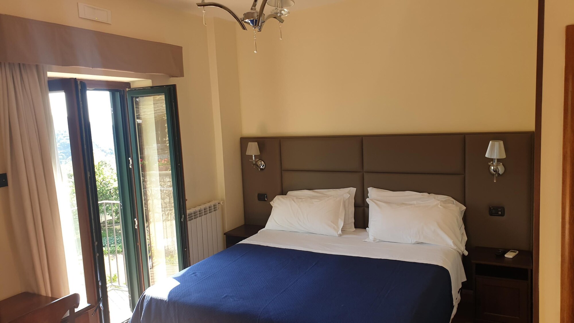 DELUXE, DOUBLE BED, SEA VIEW