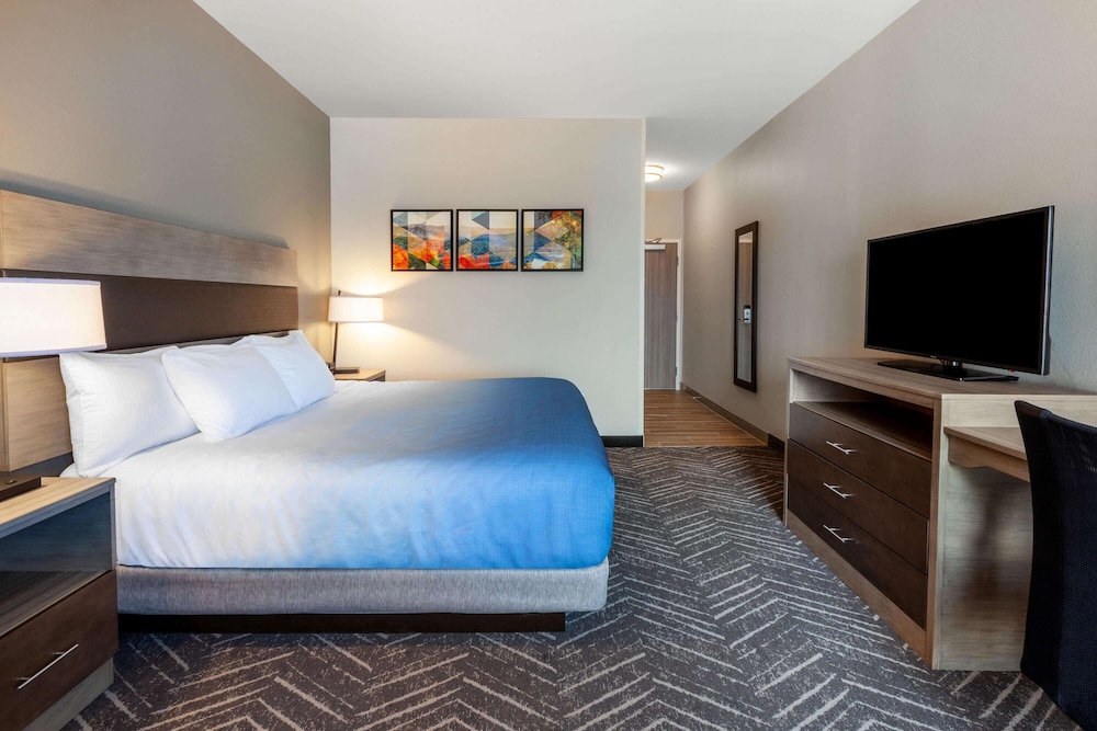 La Quinta Inn & Suites by Wyndham Middletown-Goshen 8/36