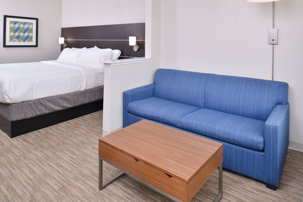 Holiday Inn Express & Suites Corpus Christi-N Padre Island 17/48