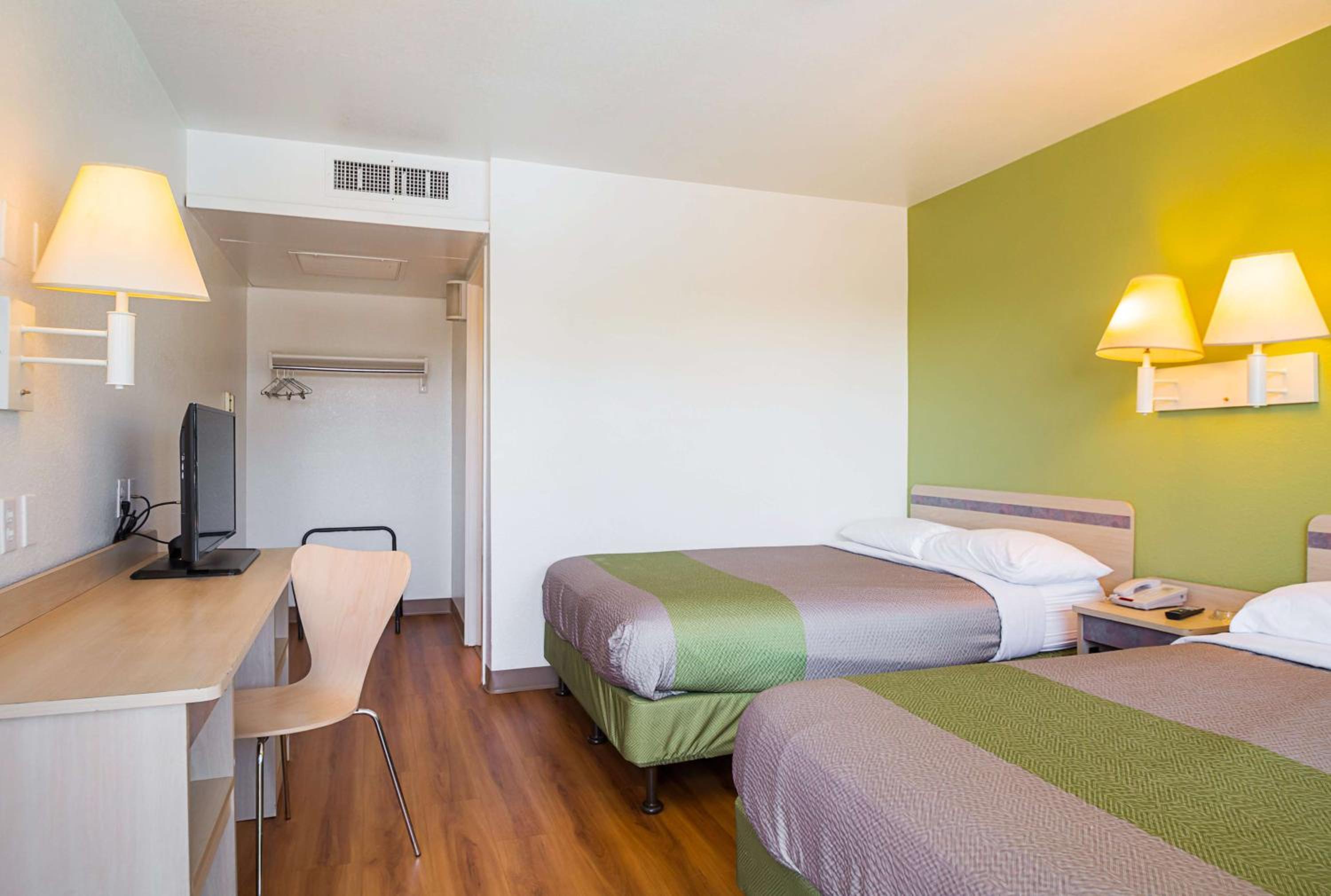 غرفة رباعية، Motel6 Pueblo, CO - I-25 2/8
