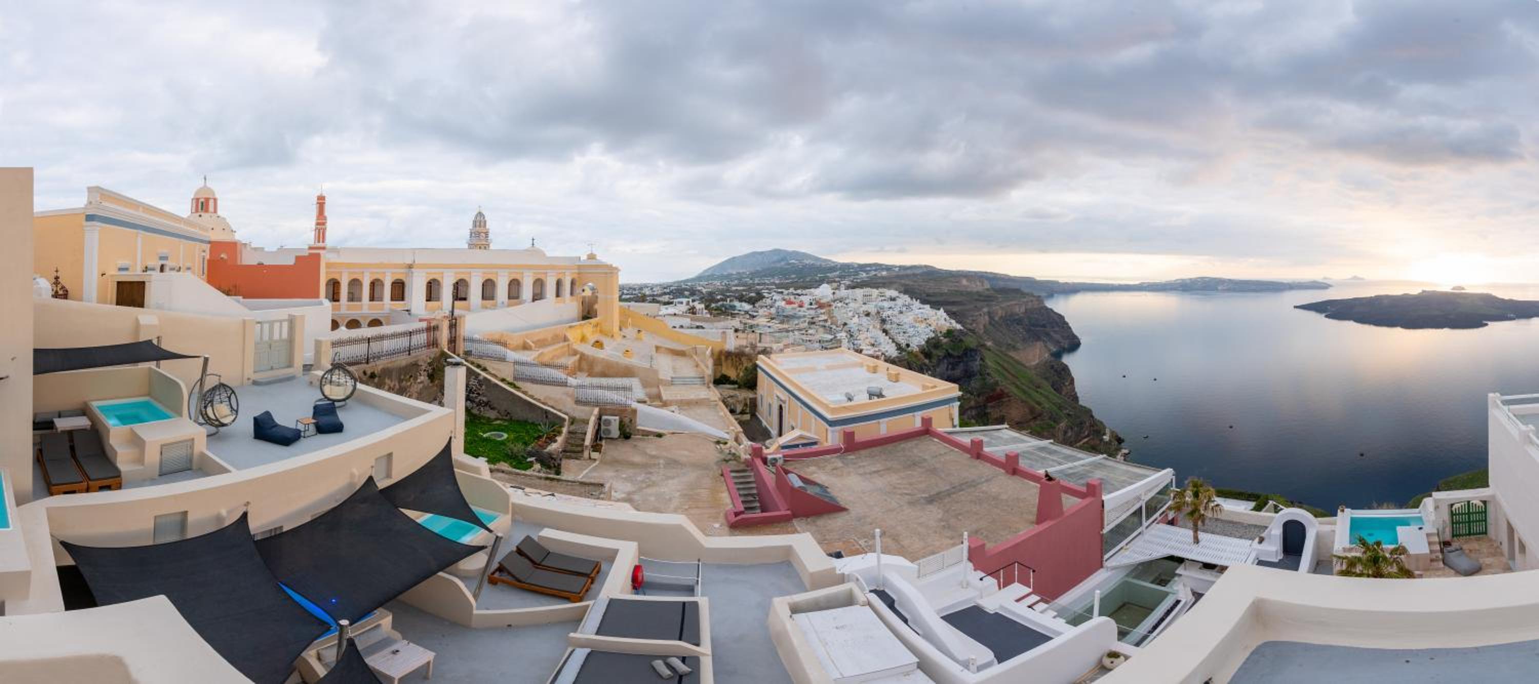 Caldera Cliff Illusion Suites 13/24
