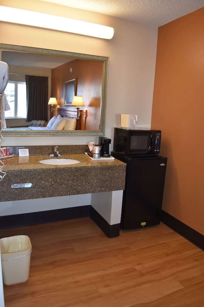 Econo Lodge Louisville Downtown 10/44