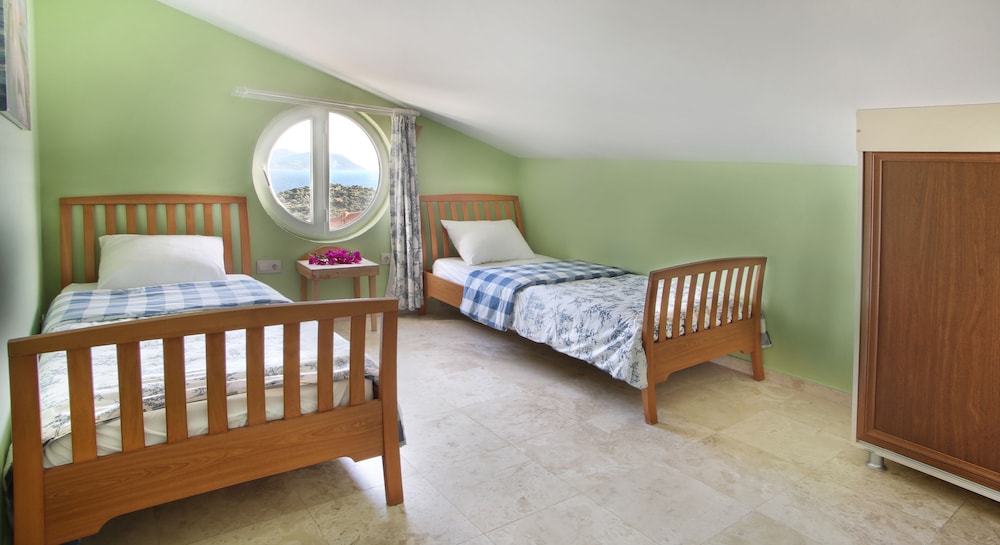 Saylam Suites 6/66