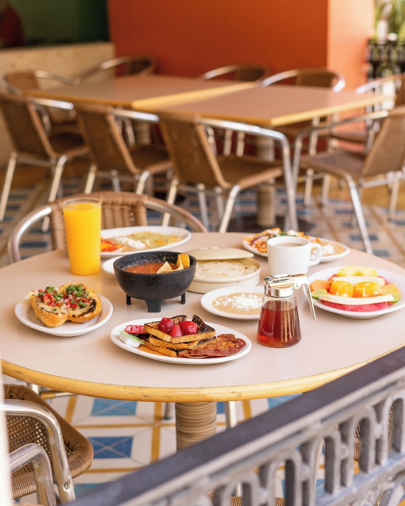 Azteca Inn Hotel 44/62
