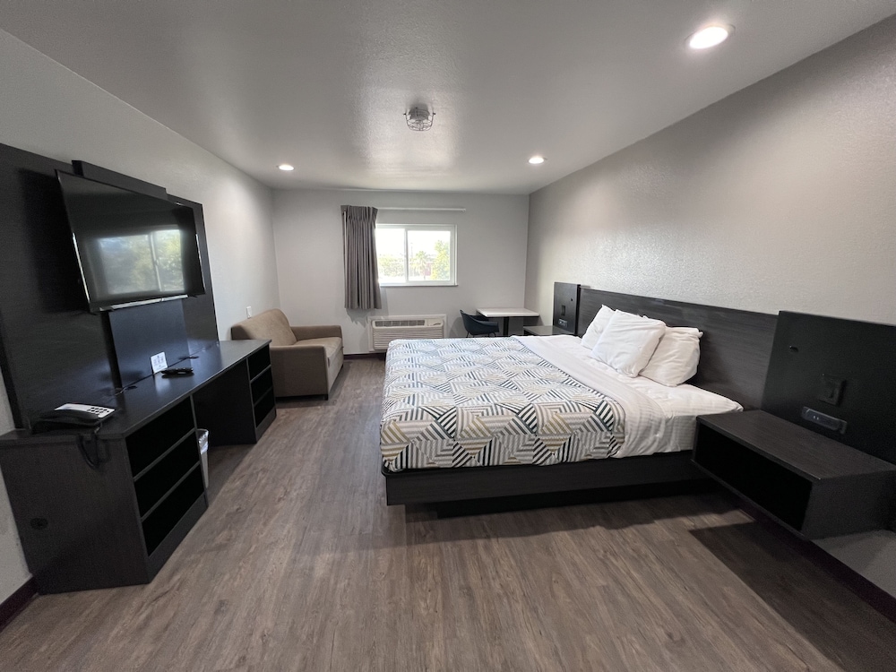 Motel6 Bullhead City, AZ 8/27