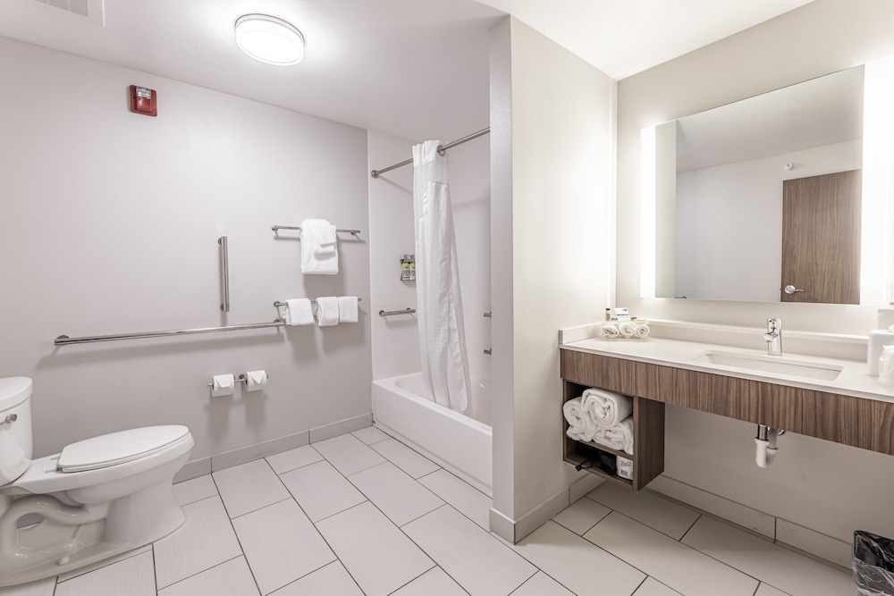 Holiday Inn Express Suites Rantoul 33/76