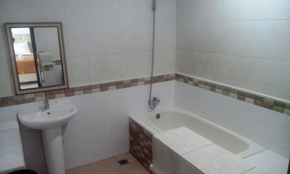 Hotel Wahyu Dana 42/46