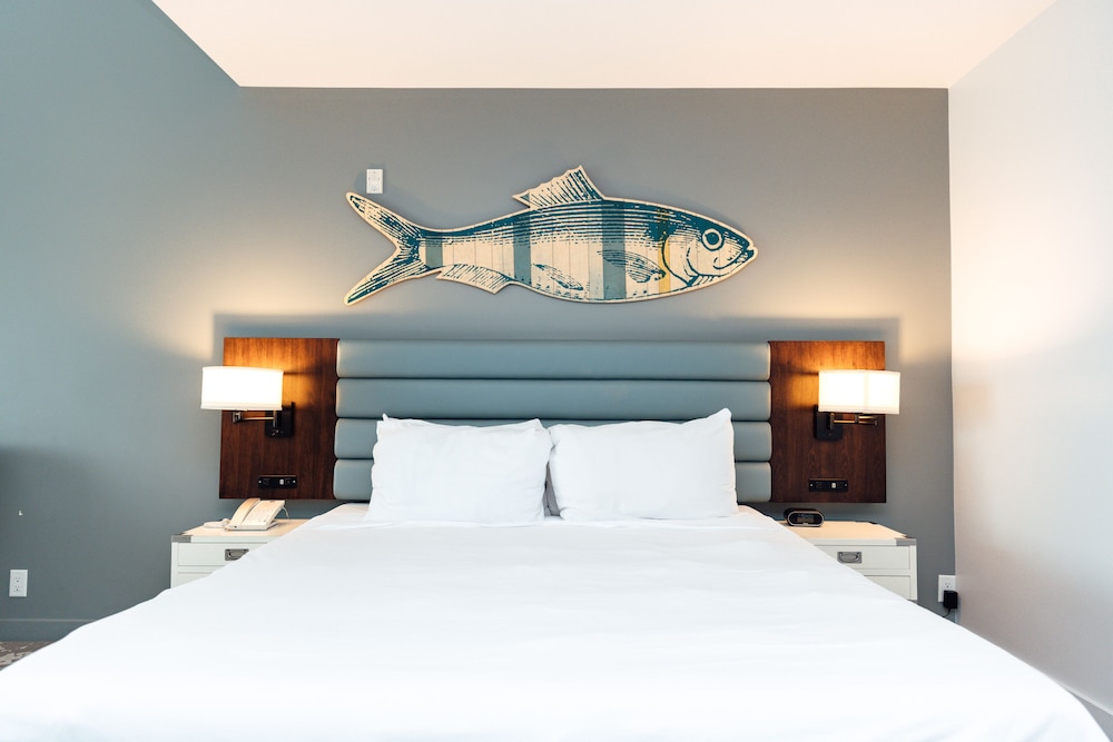 Lakehouse Hotel and Resort 36/100