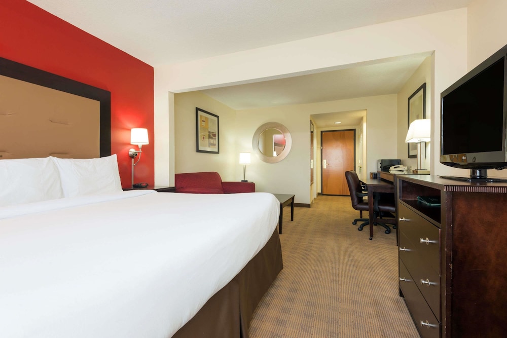 Wingate By Wyndham Montgomery 10/43