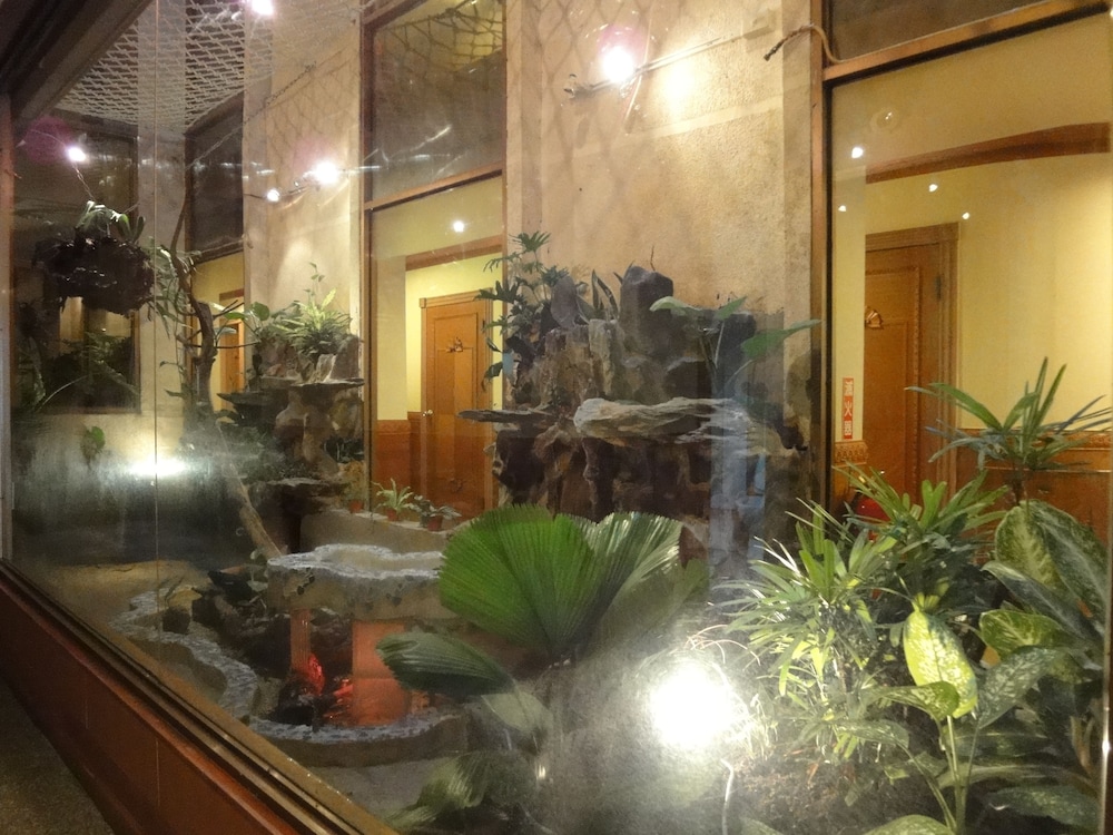 Taoyuan Hua Yue Hotel 33/34