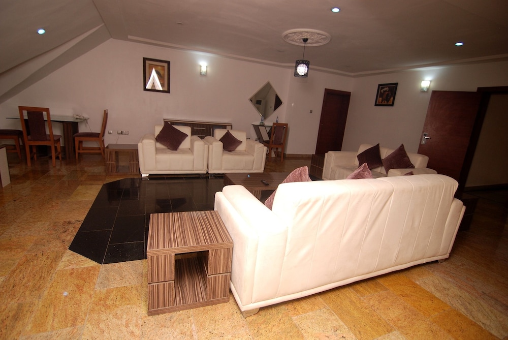The Grosvenor Suite 11/47