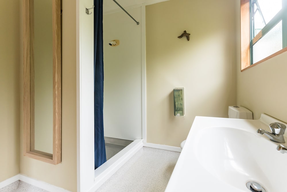 Bay of Islands Lodge 43/45