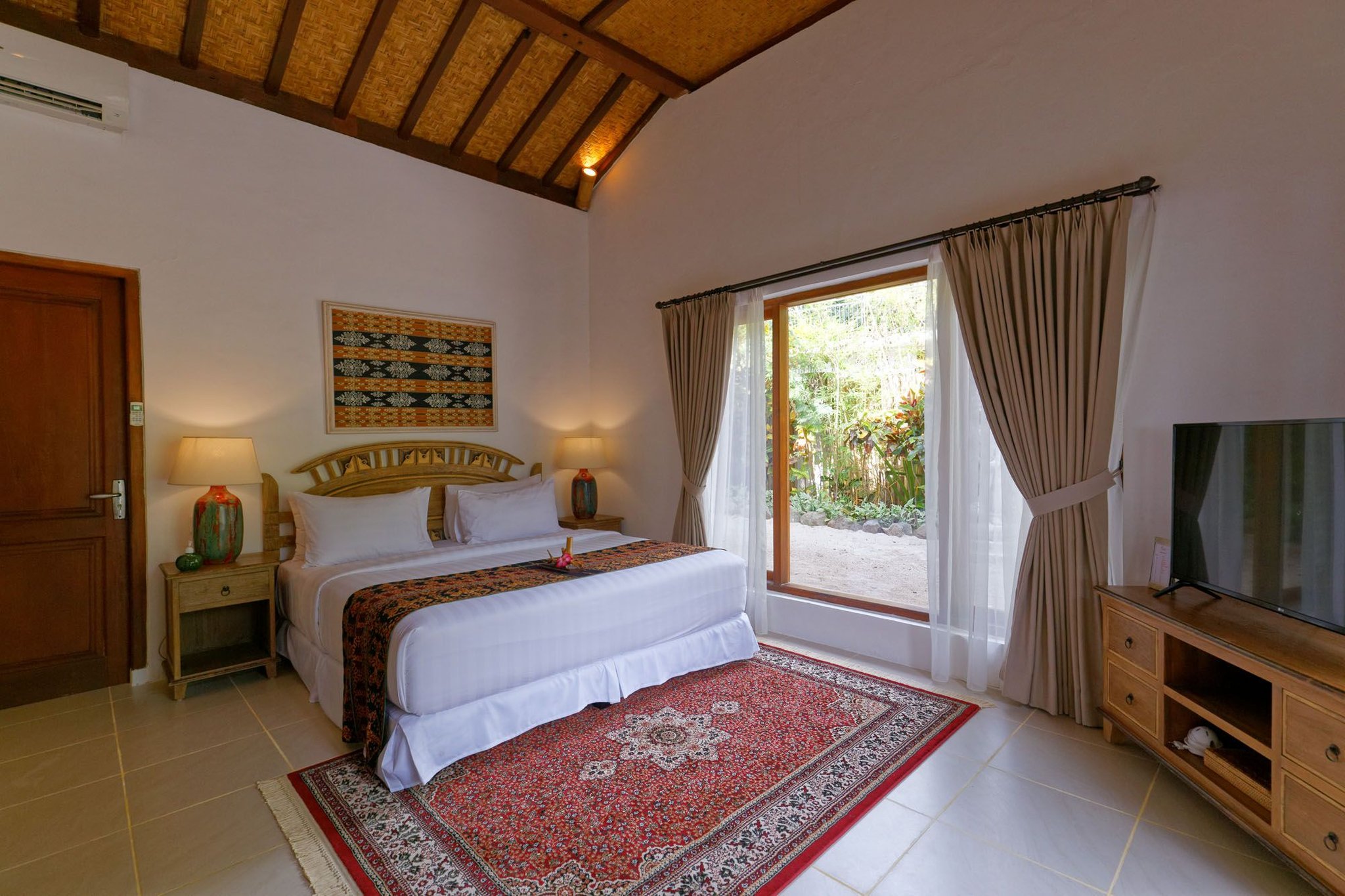 2 Bedrooms, Beach Front
