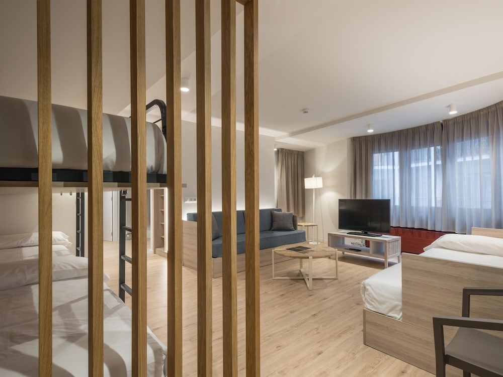 COSMOS Hotel & Aparthotel Andorra 43/65