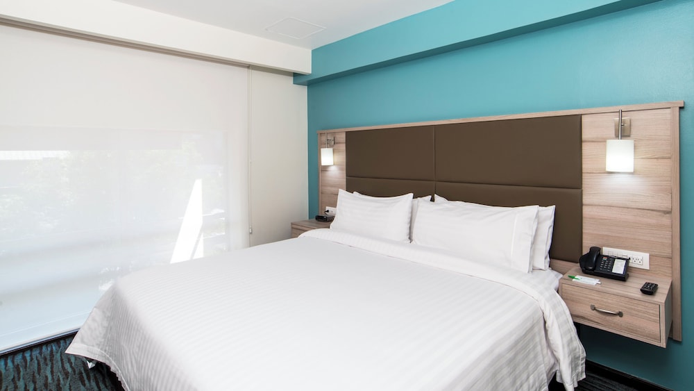 Holiday Inn Suites Mexico Zona Reforma An Ihg Hotel 10/50