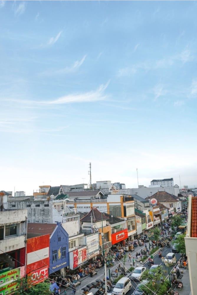 Aveta Hotel Malioboro 57/62