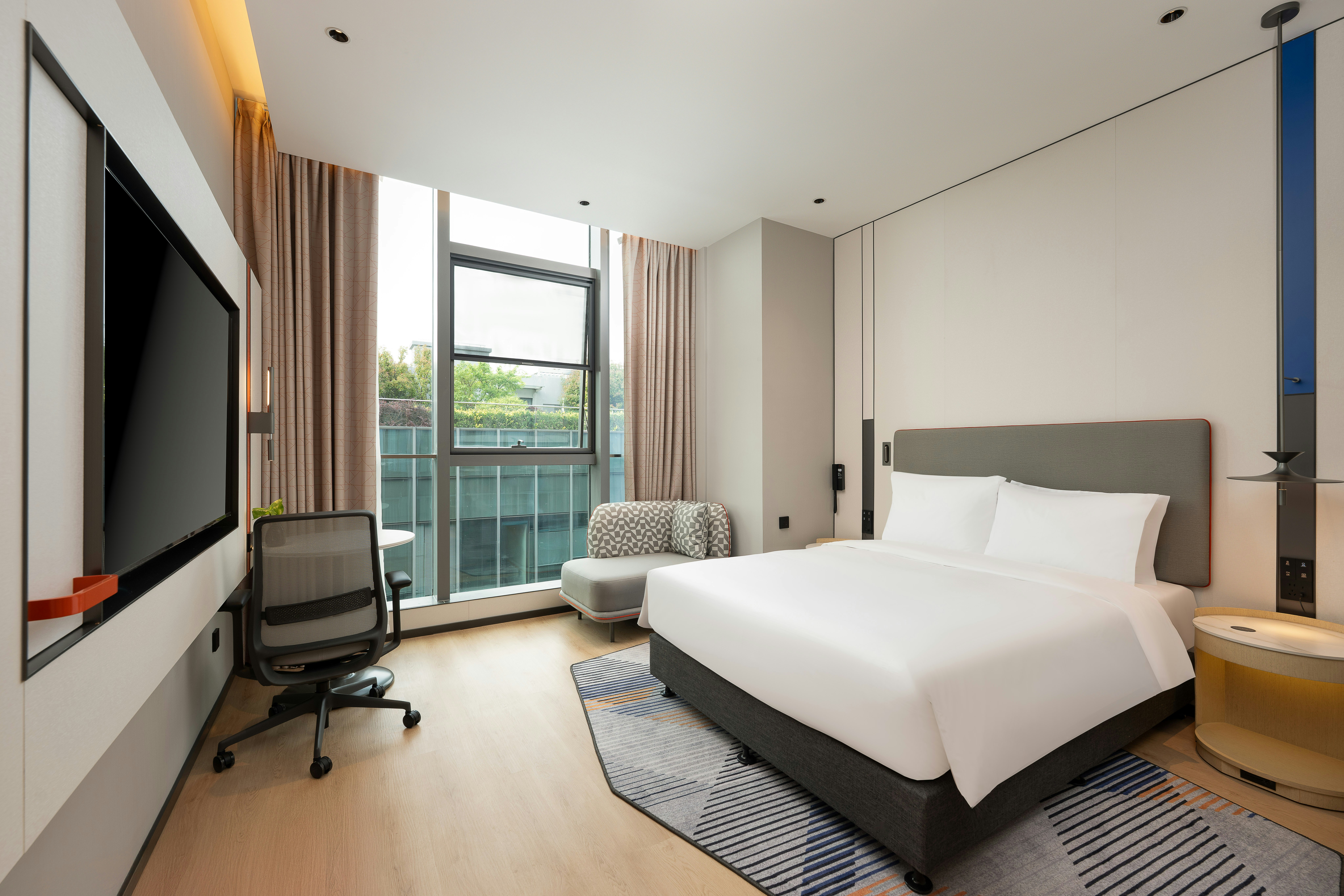 Standard, King Bed, Extra Floor Space، Holiday Inn Express Shanghai Hongqiao CBD by IHG 2/5