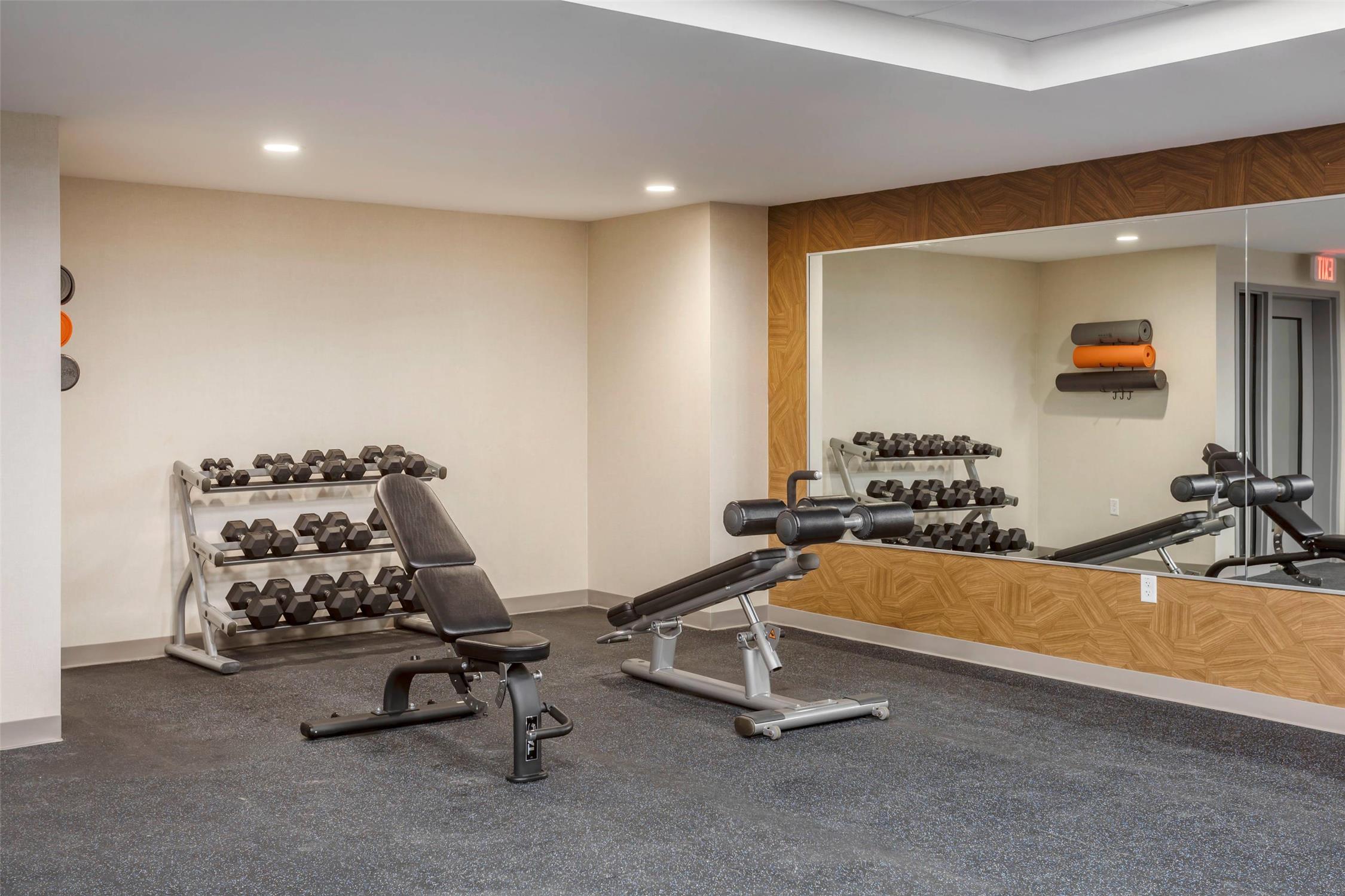 Four Points by Sheraton Newark Airport 18/30