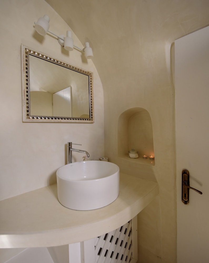 Apartment, Double Bed, Outdoor Jetted Tub، Kamares Apartments 4/6
