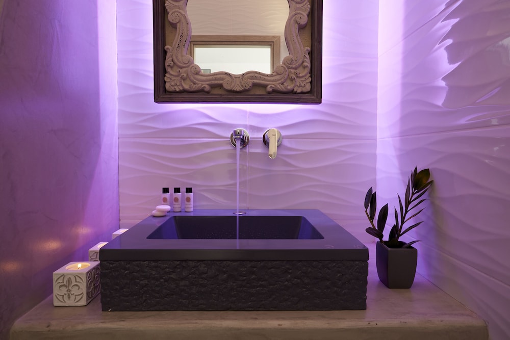 Amara Suites Santorini 48/50
