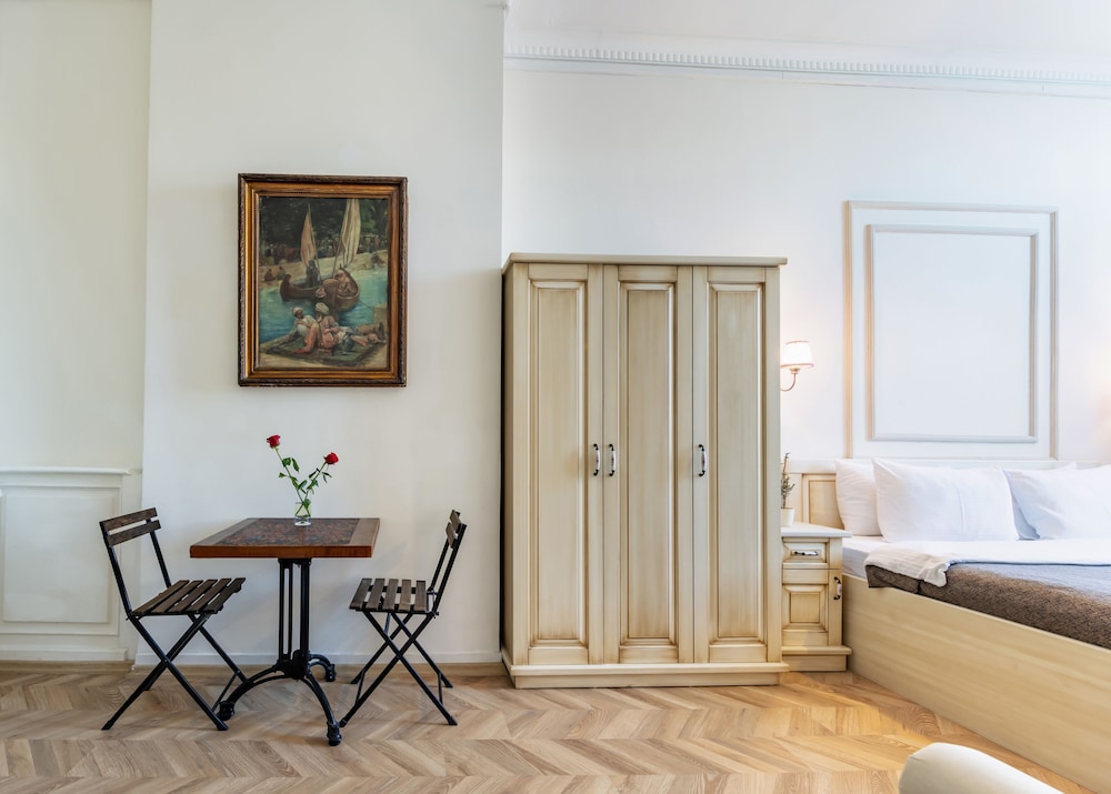 Cezayir Rooms 36/60