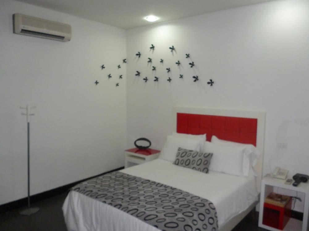 Hotel Merlott Lleras 4/48