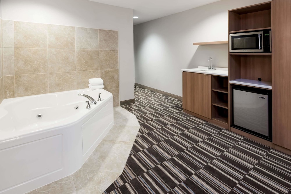 Microtel by Wyndham Penn Yan Finger Lakes Region 21/64