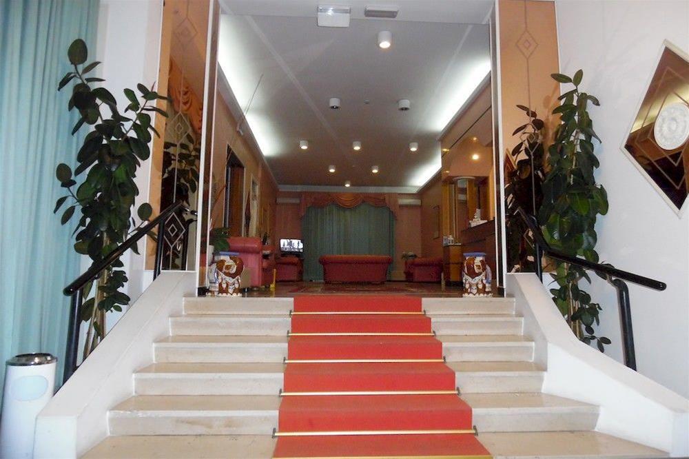 Alpen Hotel 10/55