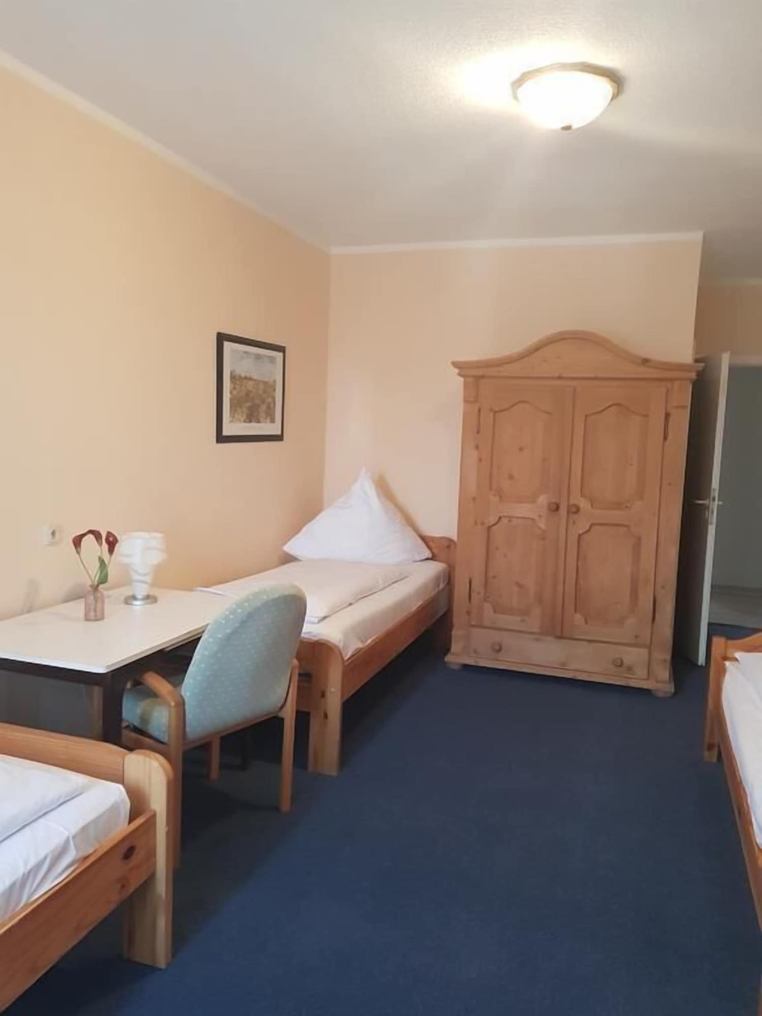 ROOM, QUADRUPLE