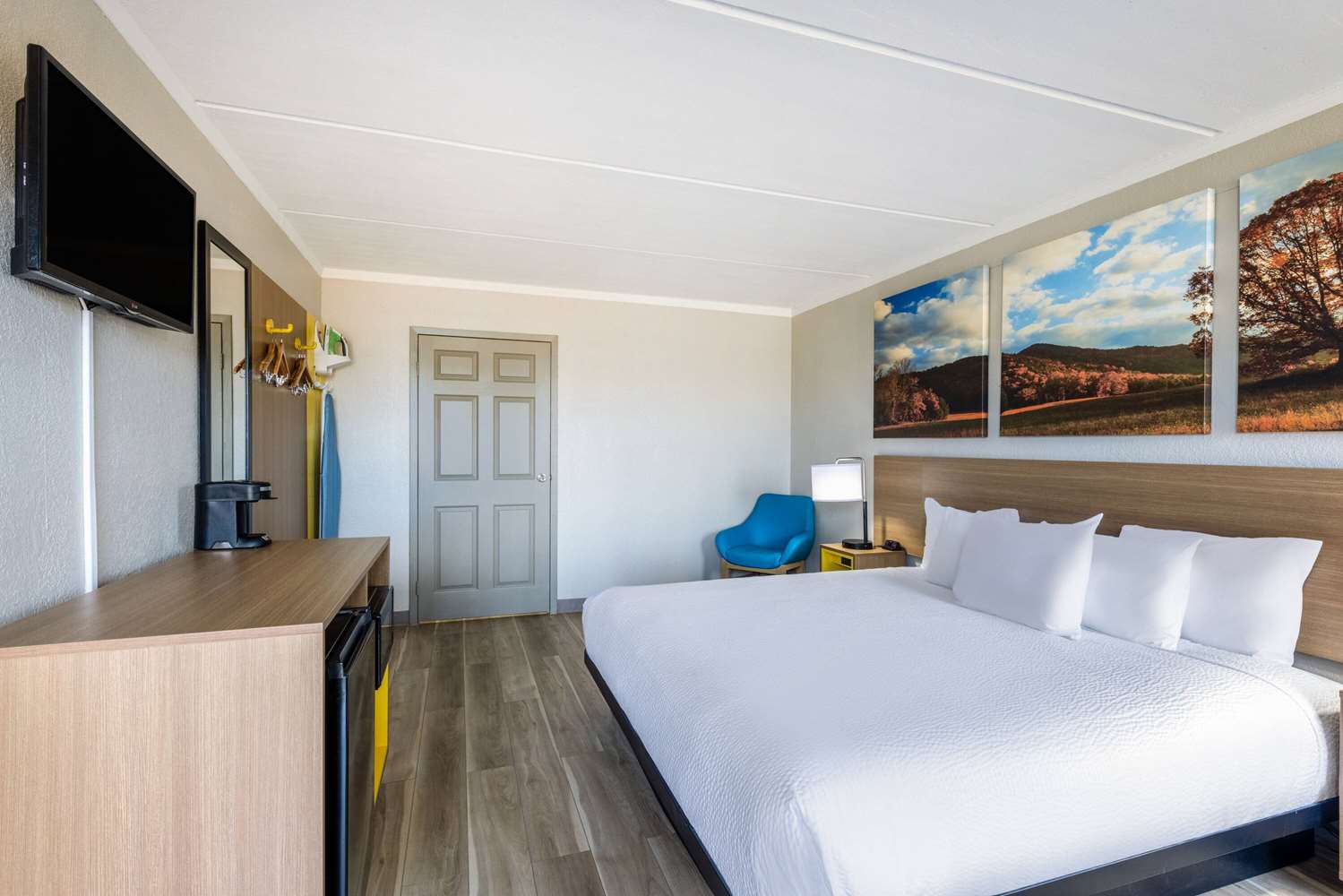Days Inn & Suites by Wyndham Fort Bragg/Cross Creek Mall 16/41