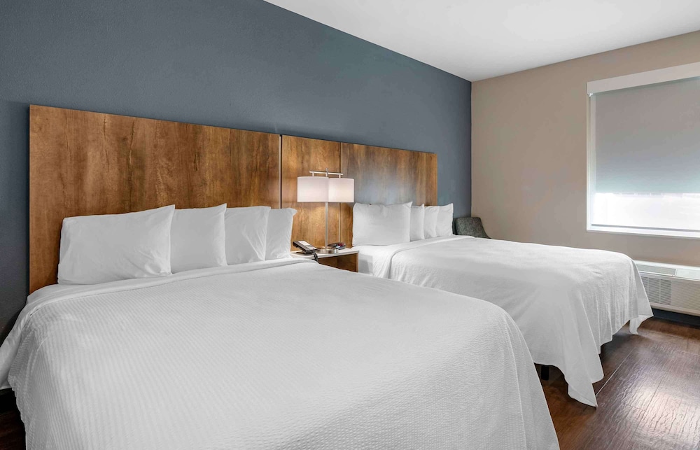 PREMIUM, STUDIO, 2 QUEEN BEDS