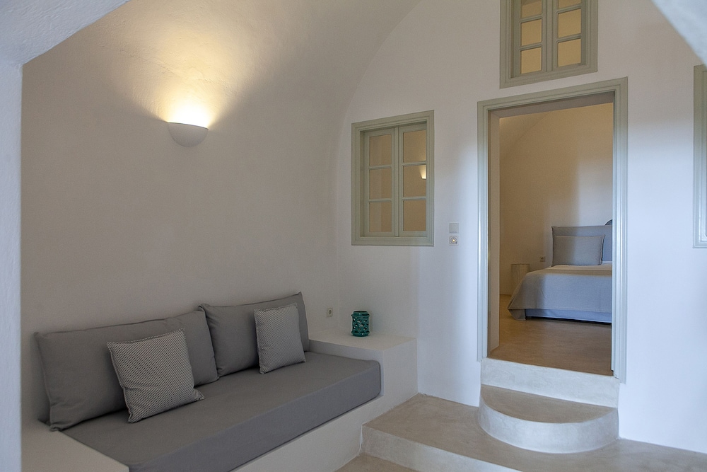 Radiant Santorini 26/45