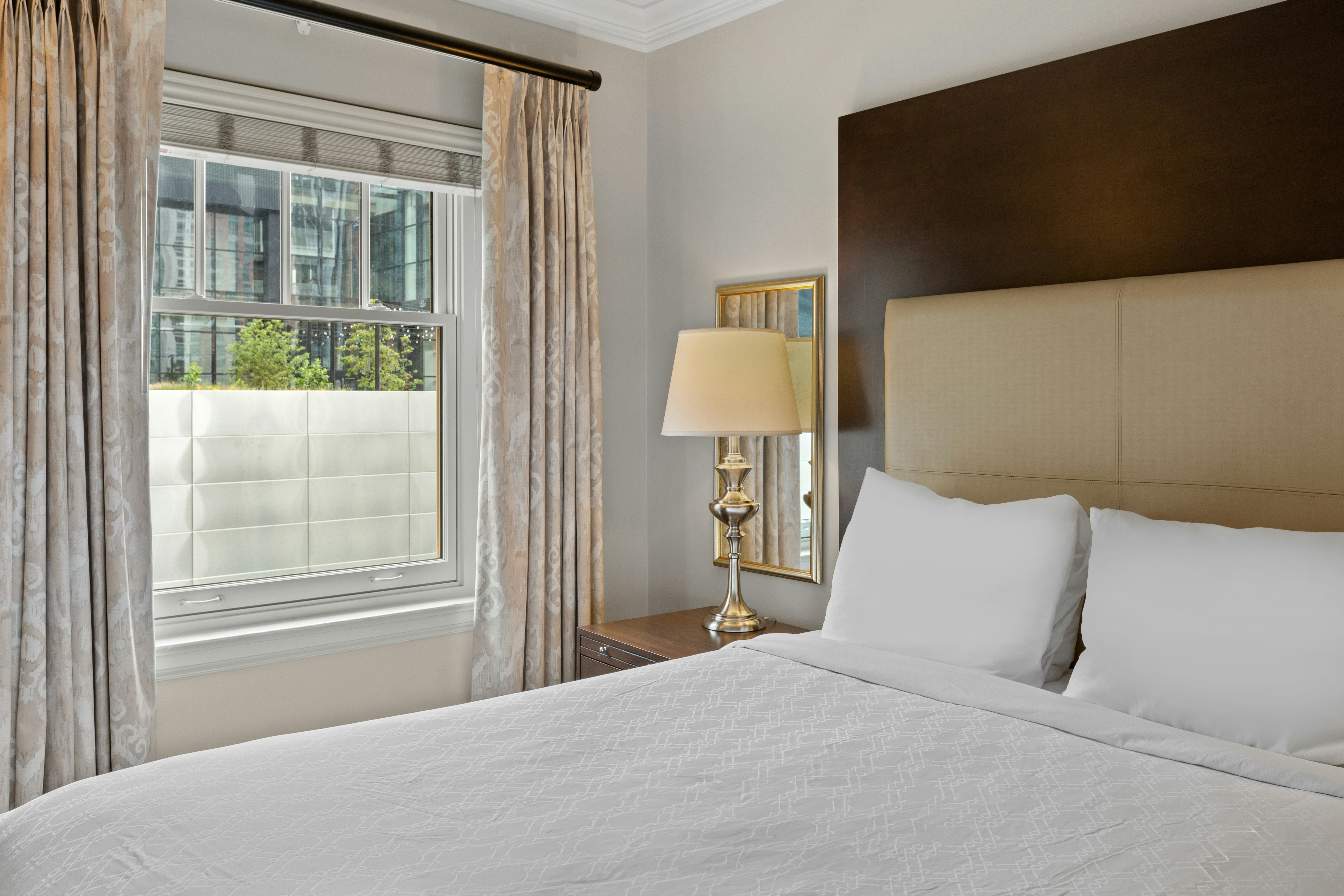 1 BEDROOM, SUITE