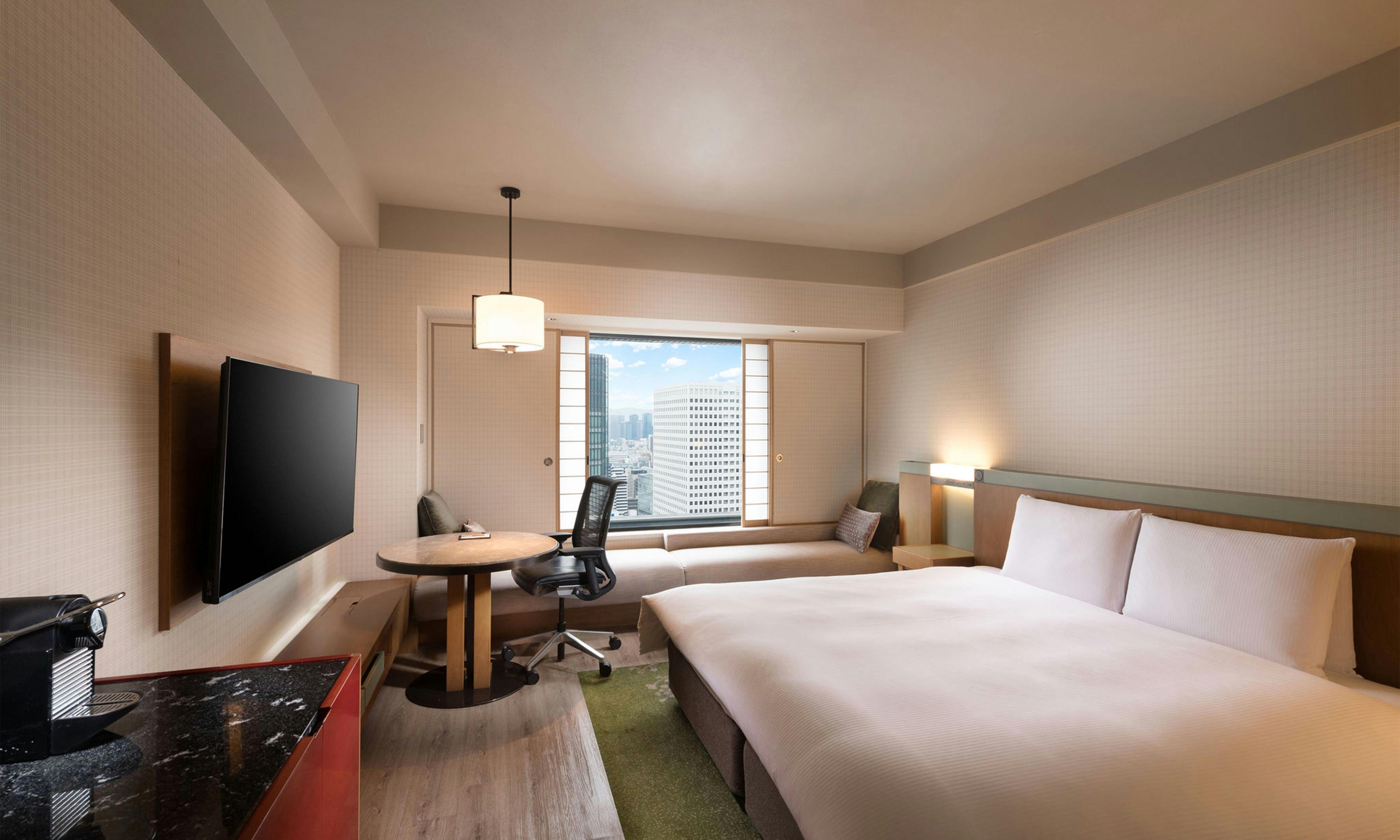 EXECUTIVE, KING BED