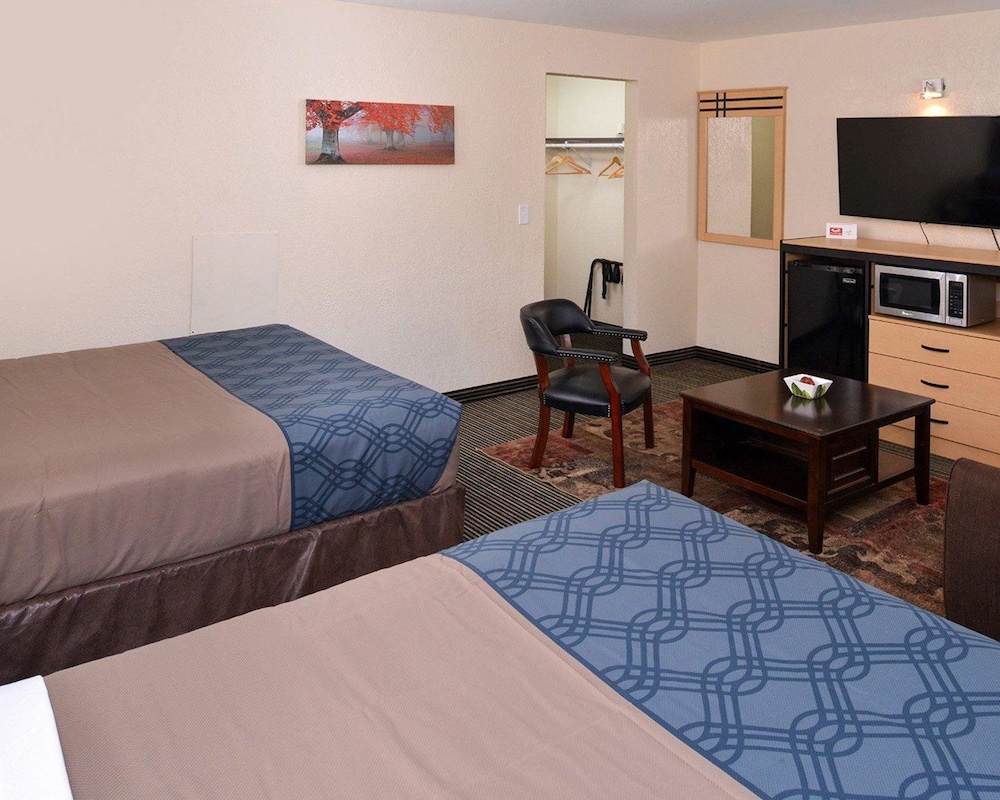 Econo Lodge Rochester I-90 & I-390 21/40