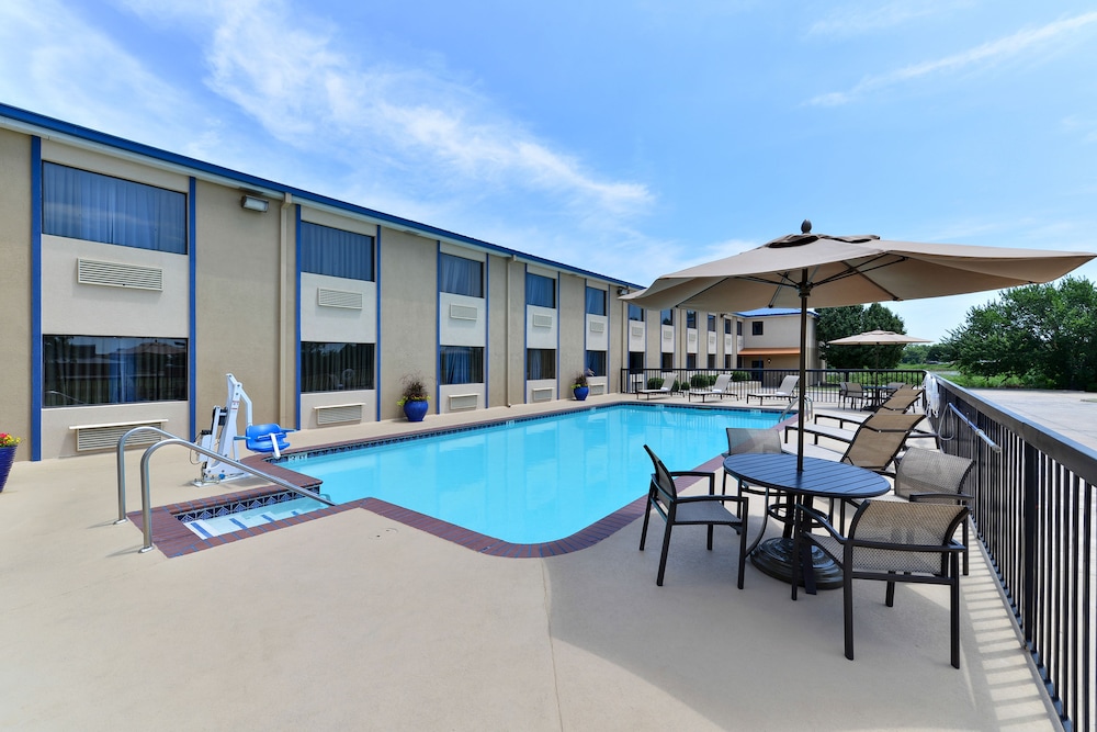 Baymont by Wyndham Ardmore I-35 1/46