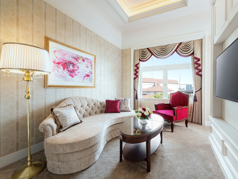 Takarazuka Hotel 41/49