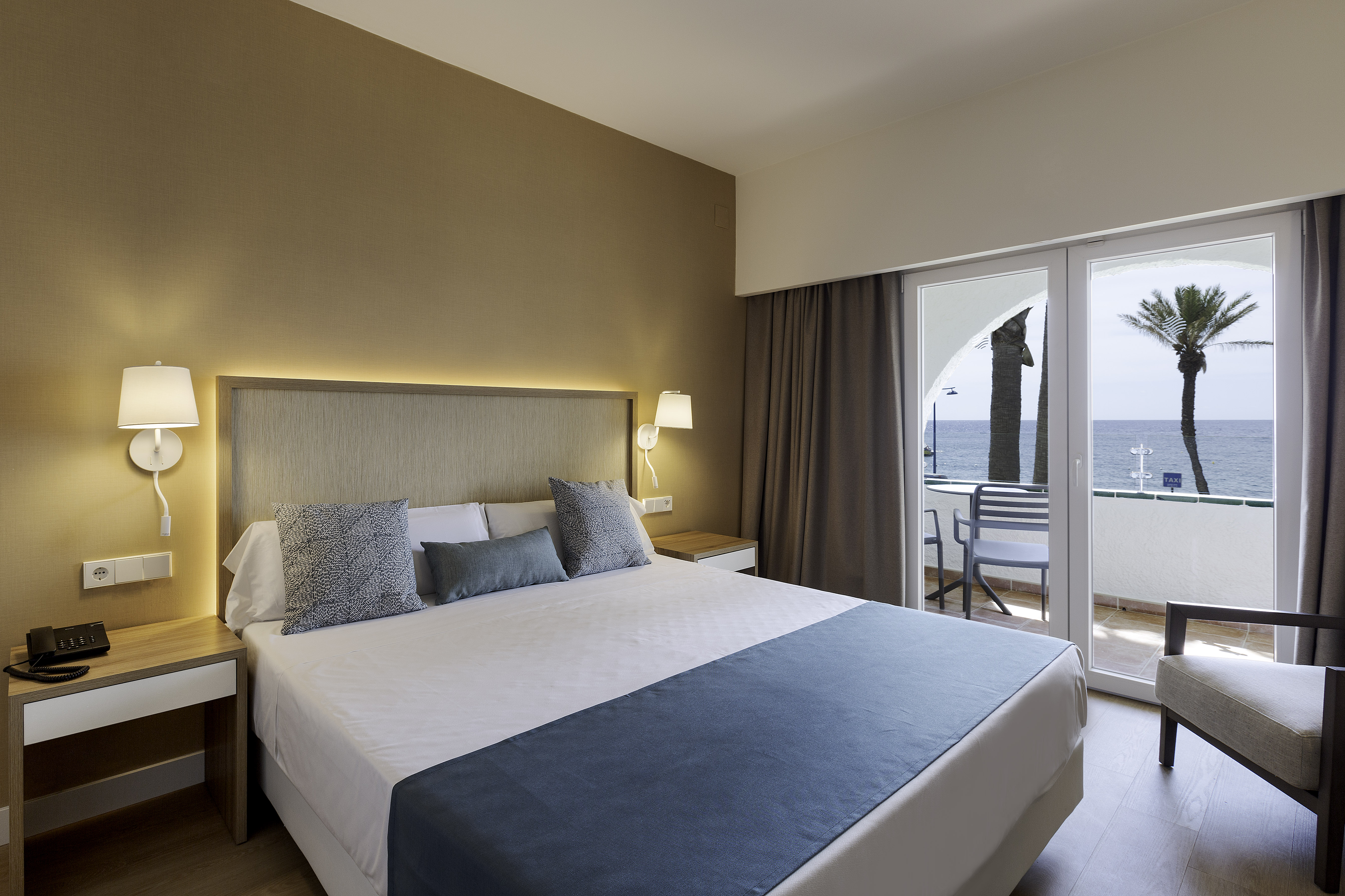 My Favorite Club, Double Bed, Sea View