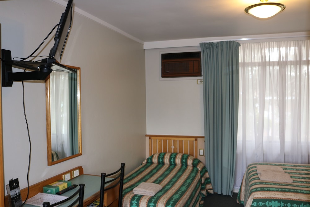 The Hermitage Motel 11/26